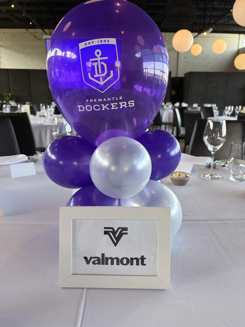 Event table setting with a Fremantle balloon display